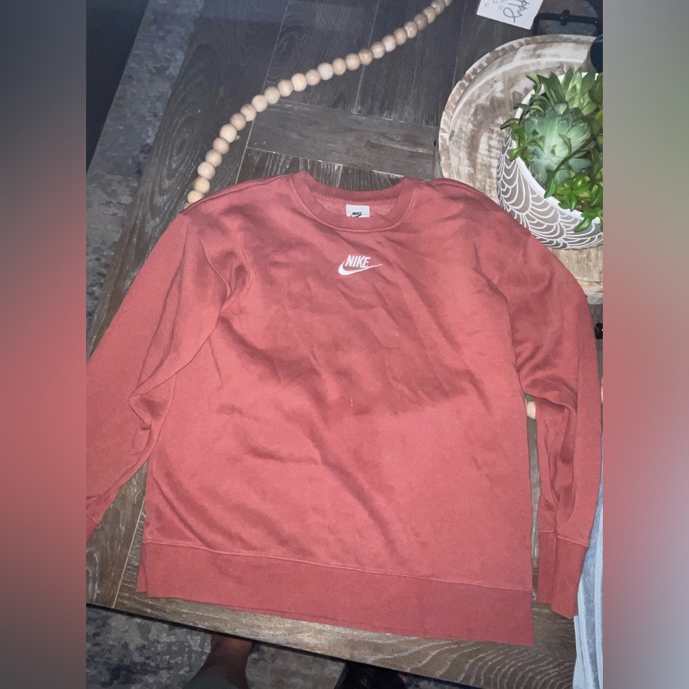 Nike sweatshirt, size L in girls, gently used